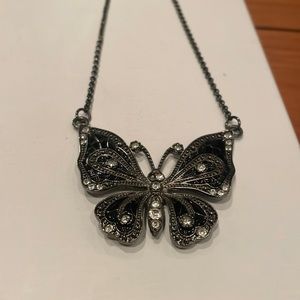 Y2K butterfly necklace 🦋